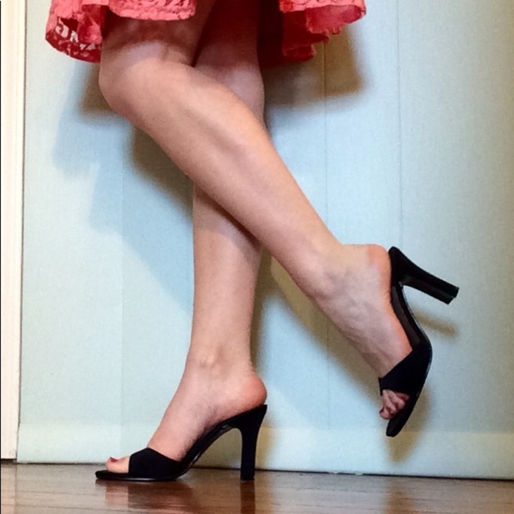 Chinese Laundry Black Sandals